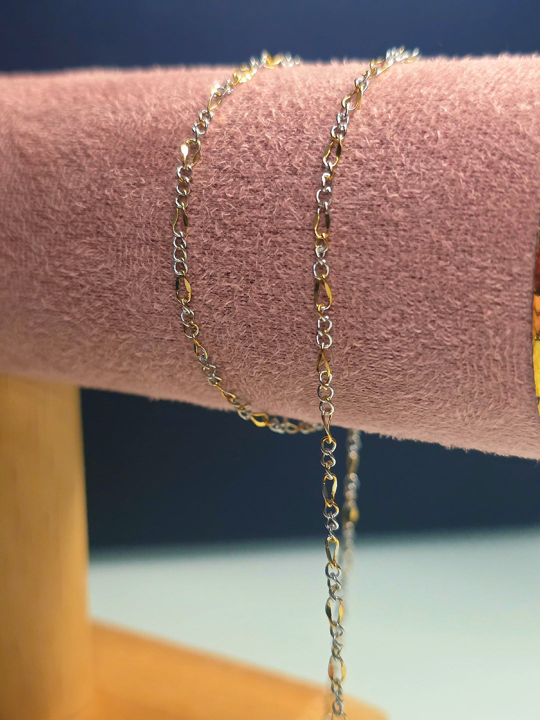 Mixed figaro chain